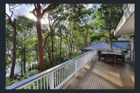 Treetop Retreat Northern Beaches with Stunning Pittwater Bay Views